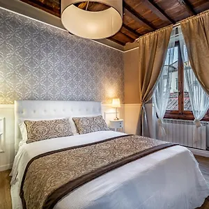 Yid Gallery Art&design In The Heart Of Apartamento