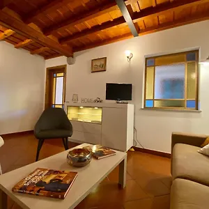Cozy 4th And Top Floor Apartamento